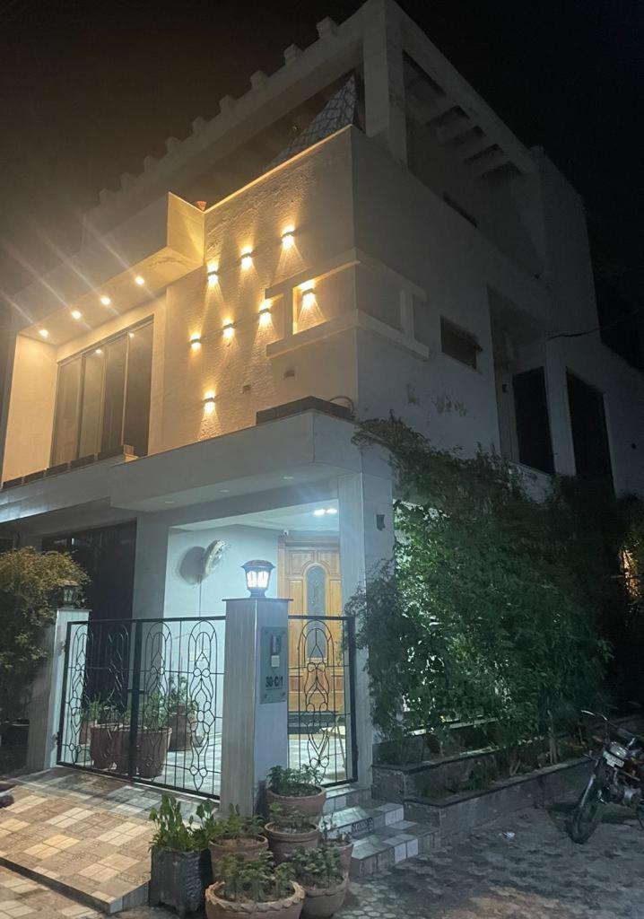 Grey Orchard Homestay - A Family Place Lahore Ngoại thất bức ảnh